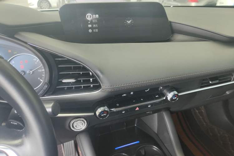 Used Mazda 3 Axela 2023 2.0L Automatic ZhiXuan Edition Audio And AC Panel