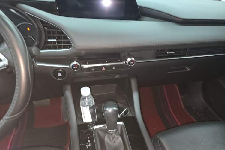 Used Mazda 3 Axela 2023 2.0L Automatic ZhiXuan Edition Audio And AC Panel
