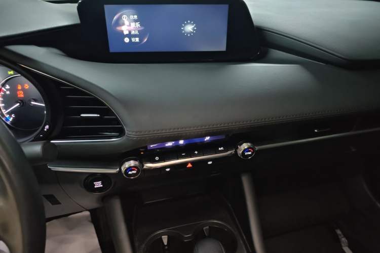 Used Mazda 3 Axela 2023 2.0L Automatic Zhiya Edition Audio And AC Panel