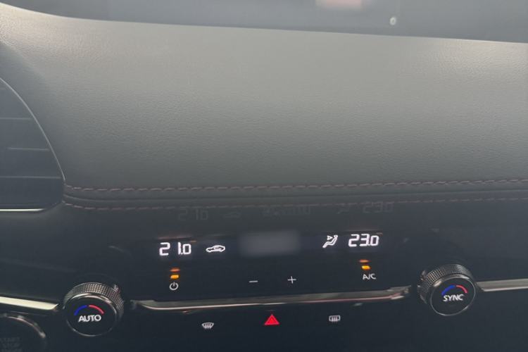 Used Mazda 3 Axela 2023 2.0L Automatic ZhiZun Edition Audio And AC Panel