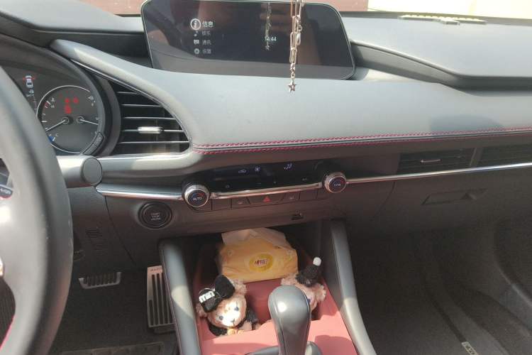 Used Mazda 3 Axela 2023 2.0L Automatic ZhiZhen Edition Audio And AC Panel