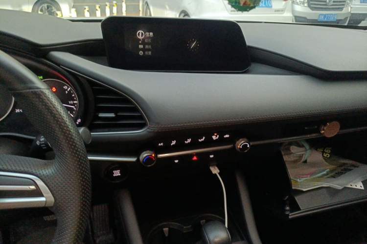 Used Mazda 3 Axela 2023 2.0L Automatic Zhiqing Edition Audio And AC Panel