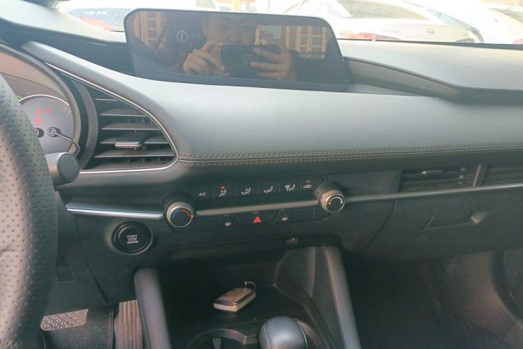 Used Mazda 3 Axela 2023 2.0L Automatic Zhiqing Edition Audio And AC Panel