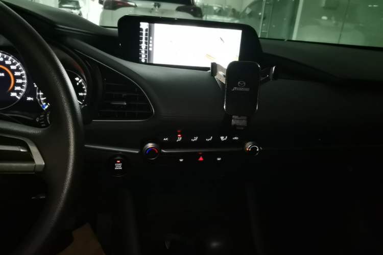 Used Mazda 3 Axela 2023 2.0L Automatic Zhiqing Edition Audio And AC Panel