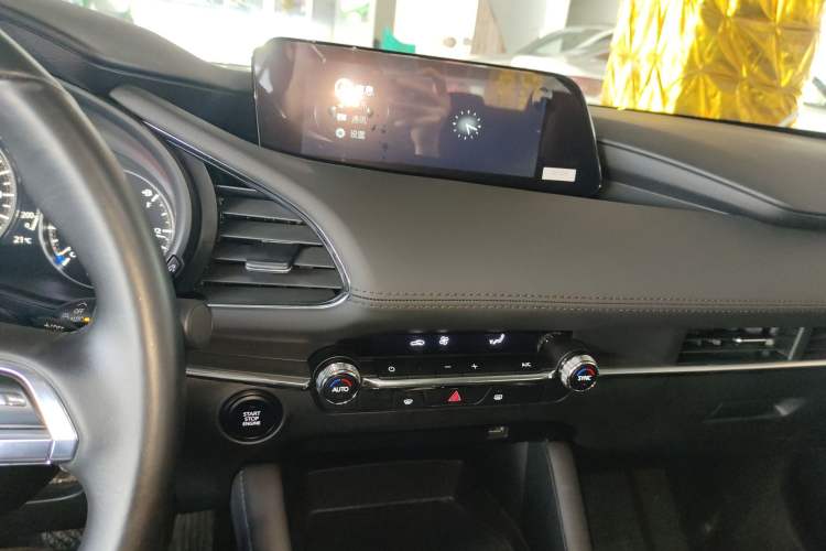 Used Mazda 3 Axela 2023 2.0L Automatic ZhiXuan Edition Audio And AC Panel