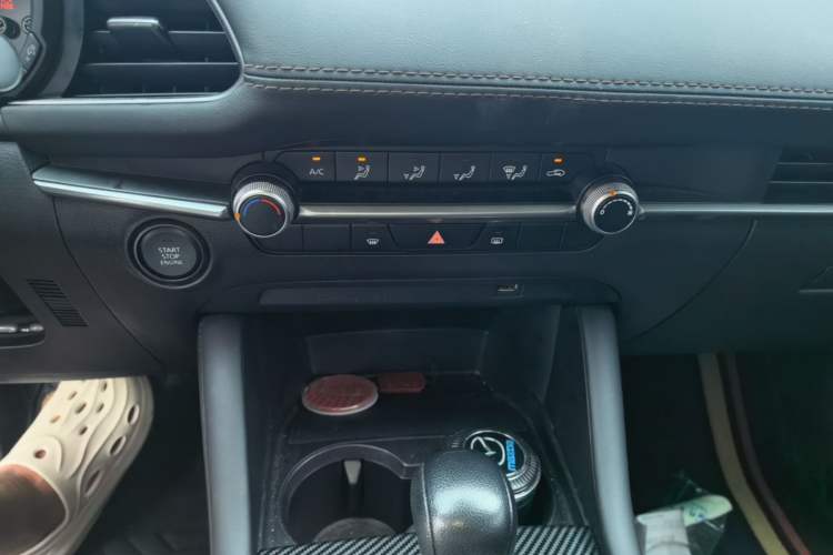 Used Mazda 3 Axela 2023 2.0L Automatic Zhiqing Edition Audio And AC Panel