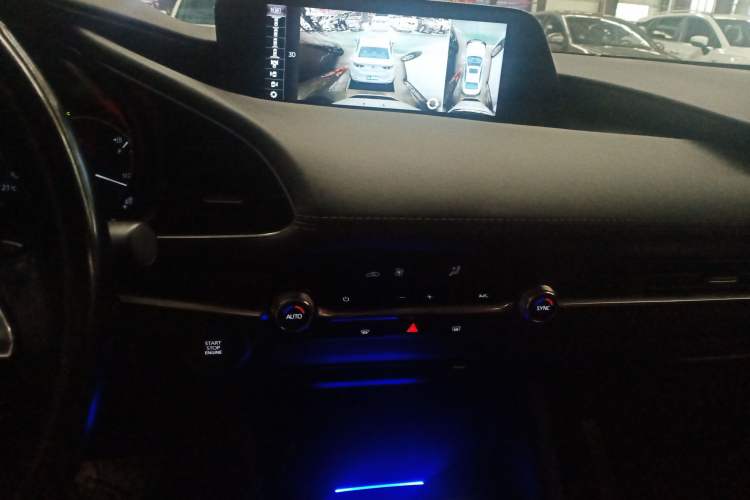 Used Mazda 3 Axela 2023 2.0L Automatic ZhiXuan Edition Audio And AC Panel