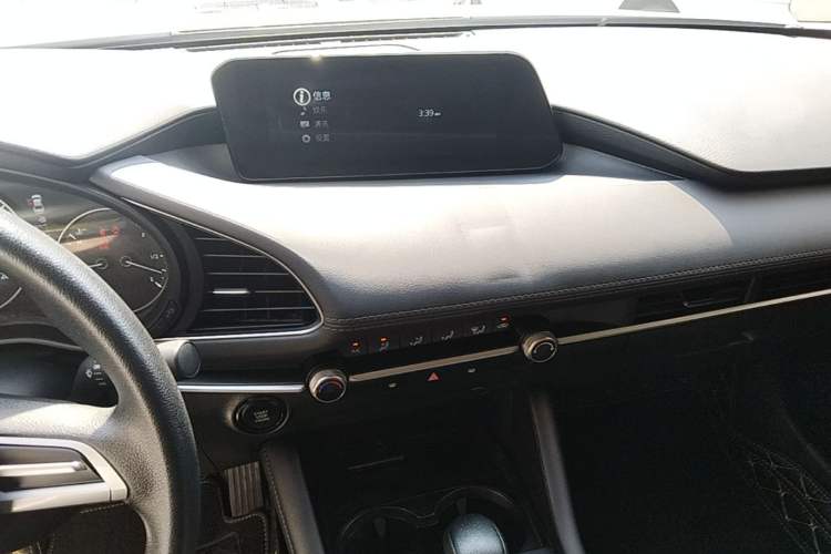 Used Mazda 3 Axela 2023 2.0L Automatic Zhiqing Edition Audio And AC Panel