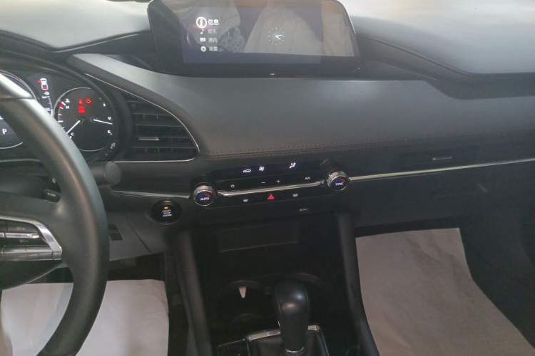 Used Mazda 3 Axela 2023 2.0L Automatic Zhiyao Edition Audio And AC Panel