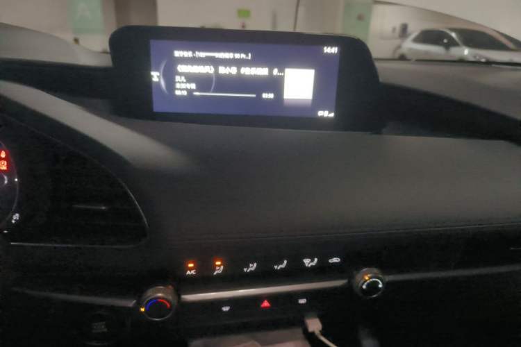 Used Mazda 3 Axela 2023 2.0L Automatic ZhiZhen Edition Audio And AC Panel