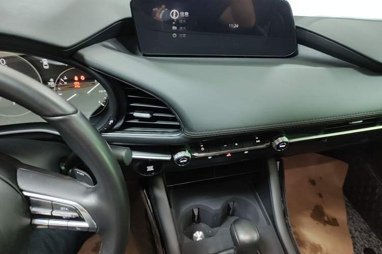 Used Mazda 3 Axela 2023 2.0L Automatic Zhiya Edition Audio And AC Panel