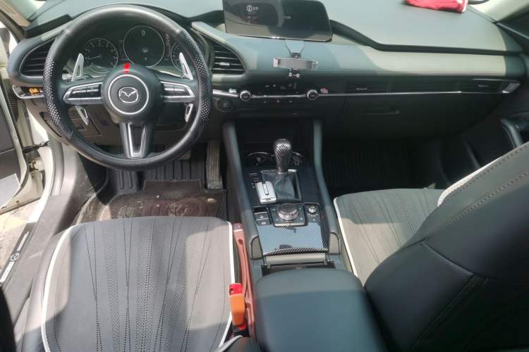 Used Mazda 3 Axela 2023 2.0L Automatic Zhiya Edition Center Console
