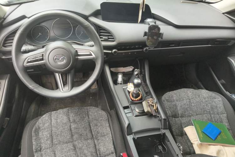 Used Mazda 3 Axela 2023 1.5L Manual ZhiMei Edition Center Console