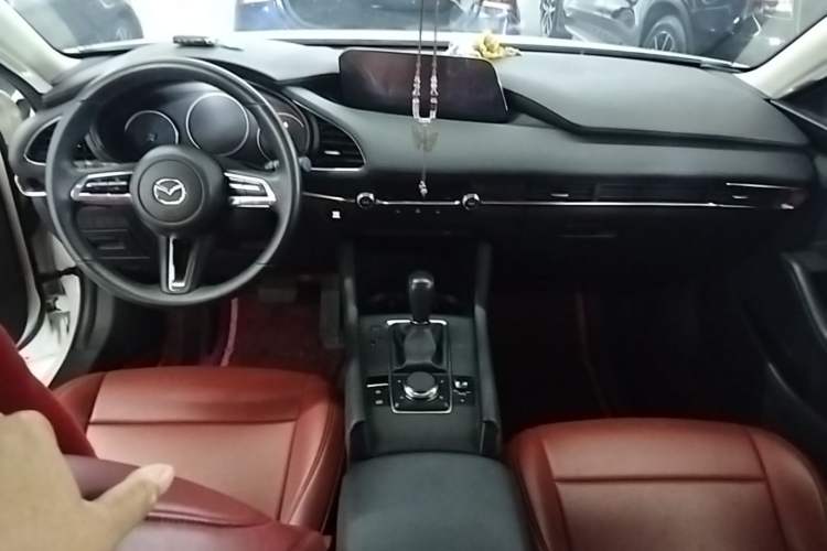 Used Mazda 3 Axela 2023 2.0L Automatic Zhiya Edition Center Console