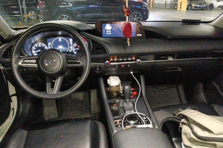 Used Mazda 3 Axela 2023 1.5L Automatic Zhiyue Edition Center Console