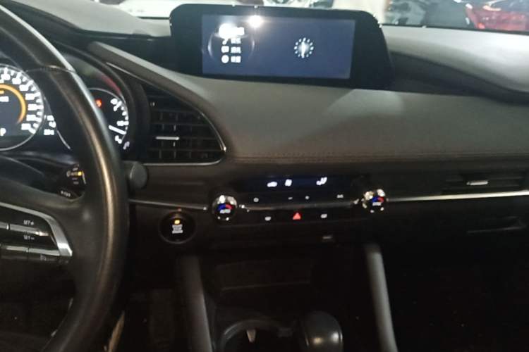 Used Mazda 3 Axela 2023 2.0L Automatic Zhiya Edition Center Console