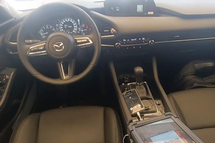 Used Mazda 3 Axela 2023 2.0L Automatic Zhiyao Edition Center Console