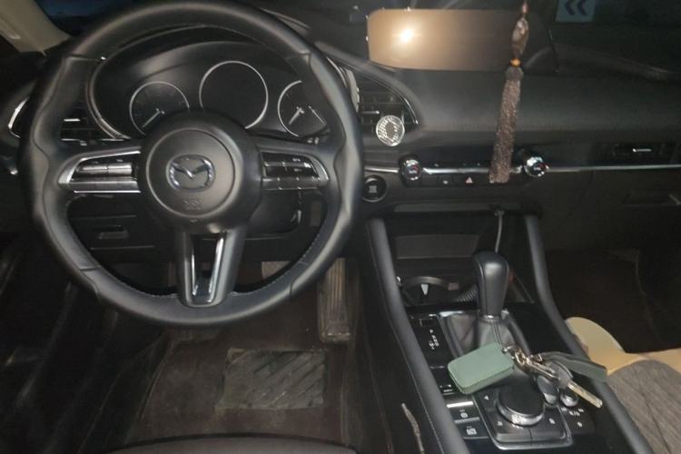 Used Mazda 3 Axela 2023 2.0L Automatic Zhiya Edition Center Console