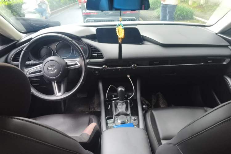 Used Mazda 3 Axela 2023 2.0L Automatic Zhiya Edition Center Console