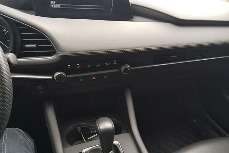Used Mazda 3 Axela 2023 2.0L Automatic Zhiqing Edition Center Console