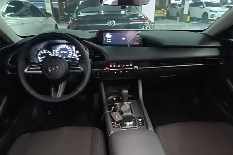 Used Mazda 3 Axela 2023 2.0L Automatic Zhiqing Edition Center Console