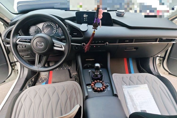 Used Mazda 3 Axela 2023 1.5L Manual ZhiMei Edition Center Console
