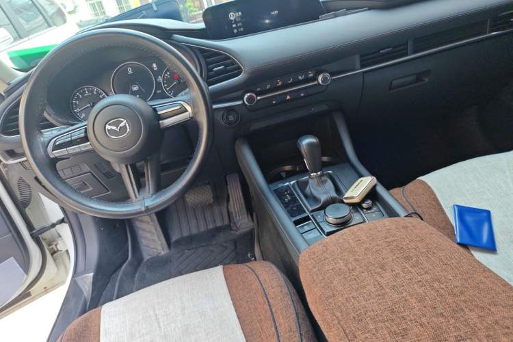 Used Mazda 3 Axela 2023 2.0L Automatic Zhiqing Edition Center Console