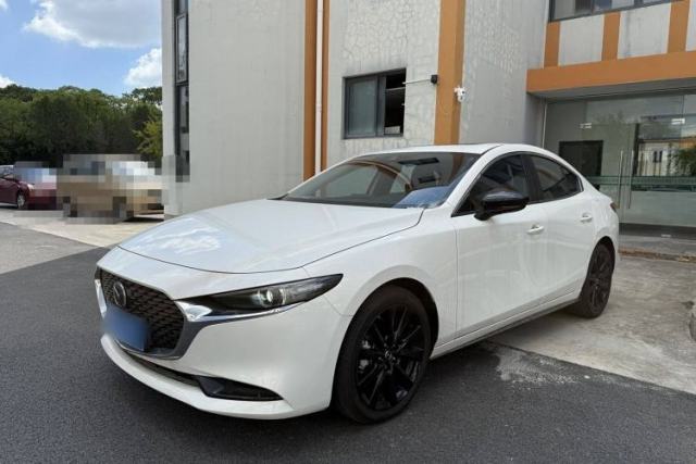 Ojetý Mazda 3 Axela 2023 2.0L Automatic ZhiZhen Edition