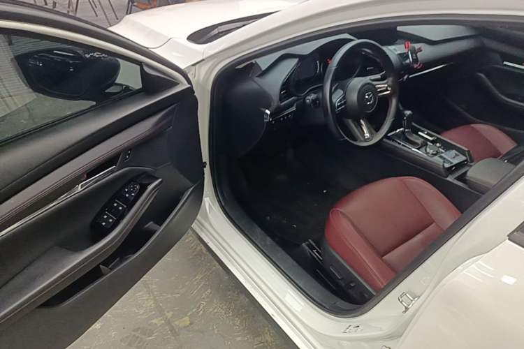 Used Mazda 3 Axela 2023 2.0L Automatic ZhiZhen Edition Driver Seat