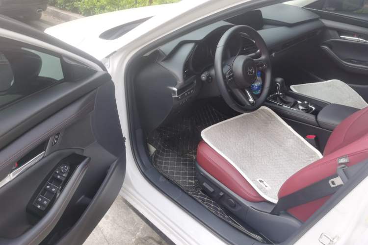 Used Mazda 3 Axela 2023 2.0L Automatic ZhiZhen Edition Driver Seat
