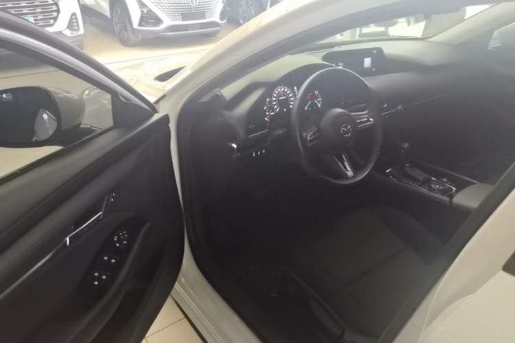 Used Mazda 3 Axela 2023 2.0L Automatic ZhiXuan Edition Driver Seat