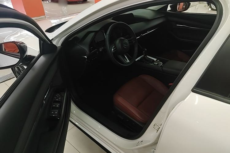 Used Mazda 3 Axela 2023 2.0L Automatic ZhiZhen Edition Driver Seat