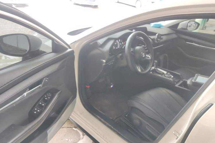 Used Mazda 3 Axela 2023 2.0L Automatic ZhiXuan Edition Driver Seat