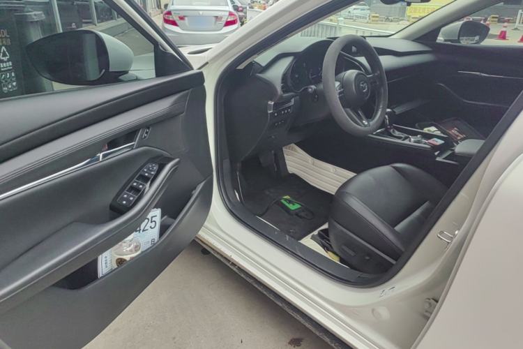 Used Mazda 3 Axela 2023 2.0L Automatic ZhiZhen Edition Driver Seat