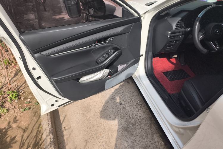 Used Mazda 3 Axela 2023 2.0L Automatic ZhiZhen Edition Driver Seat