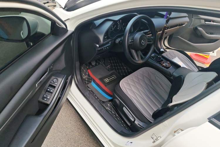 Used Mazda 3 Axela 2023 1.5L Manual ZhiMei Edition Driver Seat