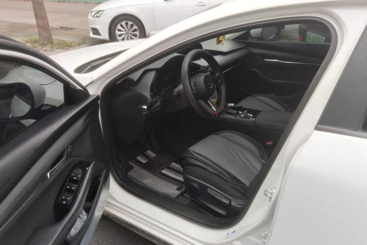 Used Mazda 3 Axela 2023 2.0L Automatic ZhiXuan Edition Driver Seat