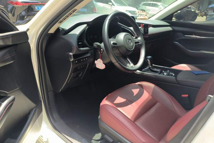 Used Mazda 3 Axela 2023 2.0L Automatic ZhiZhen Edition Driver Seat