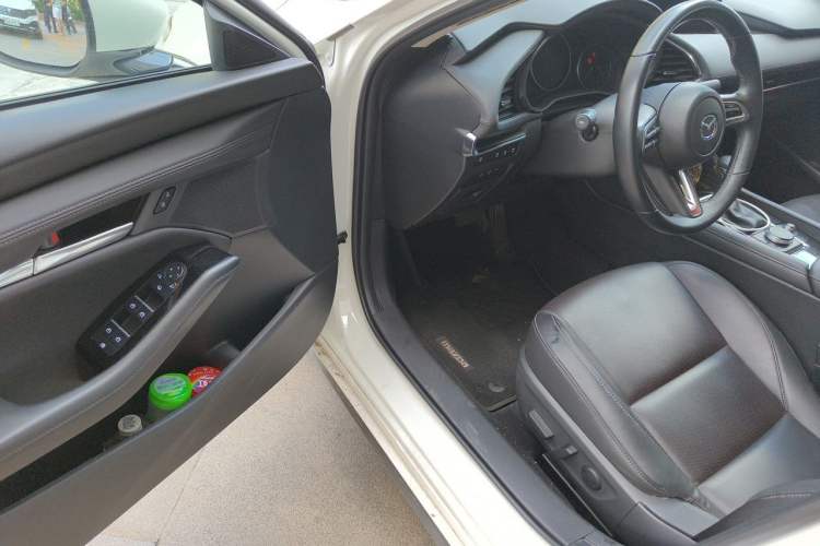 Used Mazda 3 Axela 2023 2.0L Automatic ZhiZhen Edition Driver Seat