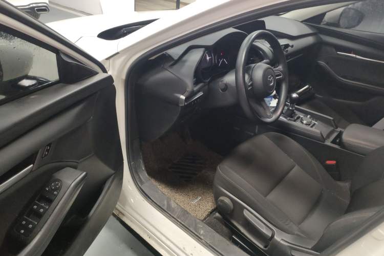 Used Mazda 3 Axela 2023 1.5L Manual ZhiMei Edition Driver Seat