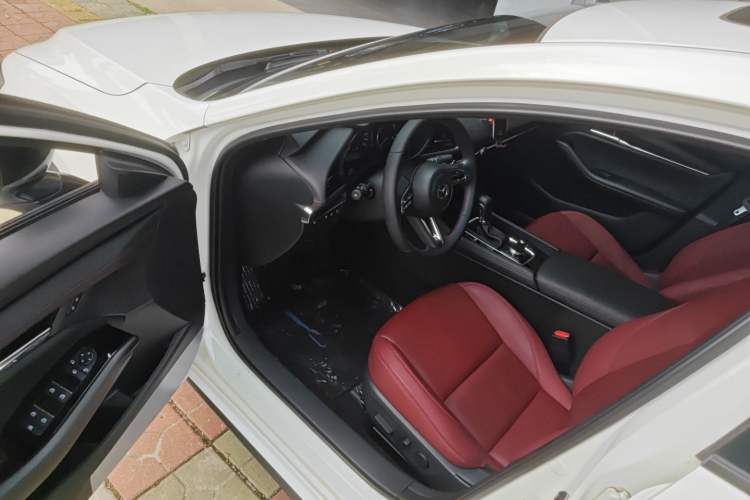 Used Mazda 3 Axela 2023 2.0L Automatic ZhiZhen Edition Driver Seat