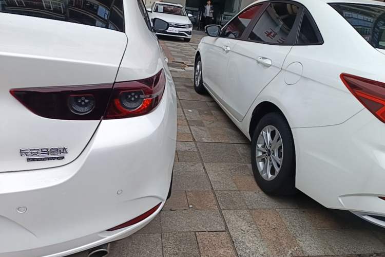 Used Mazda 3 Axela 2023 2.0L Automatic ZhiXuan Edition Exterior 3