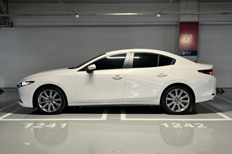 Used Mazda 3 Axela 2023 2.0L Automatic ZhiXuan Edition Exterior 9