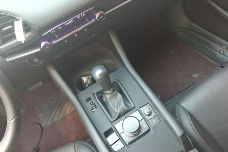 Used Mazda 3 Axela 2023 2.0L Automatic ZhiZhen Edition Gear Lever