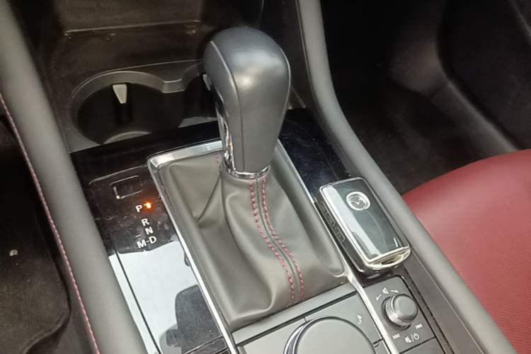Used Mazda 3 Axela 2023 2.0L Automatic ZhiZhen Edition Gear Lever