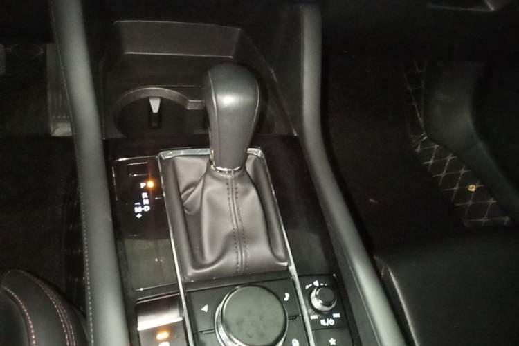 Used Mazda 3 Axela 2023 2.0L Automatic Zhiya Edition Gear Lever