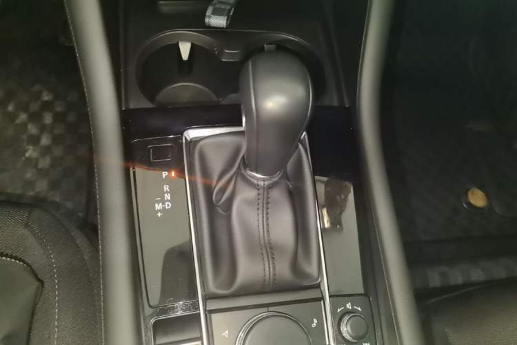 Used Mazda 3 Axela 2023 2.0L Automatic ZhiXuan Edition Gear Lever