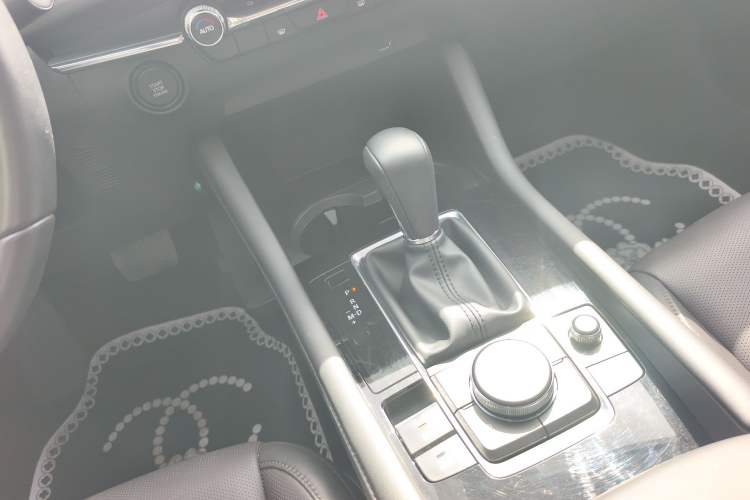 Used Mazda 3 Axela 2023 2.0L Automatic ZhiZhen Edition Gear Lever