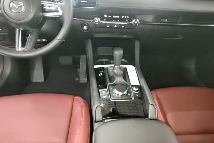 Used Mazda 3 Axela 2023 2.0L Automatic ZhiZhen Edition Gear Lever