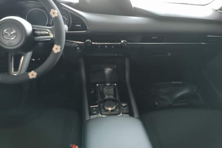 Used Mazda 3 Axela 2023 2.0L Automatic ZhiXuan Edition Gear Lever